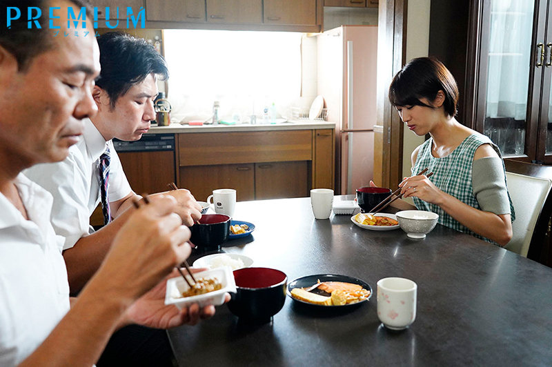 「夫の出張不在中…絶倫義父の上でわたしは静かに腰を振り続けた。 竹内有紀」のサンプル画像1枚目