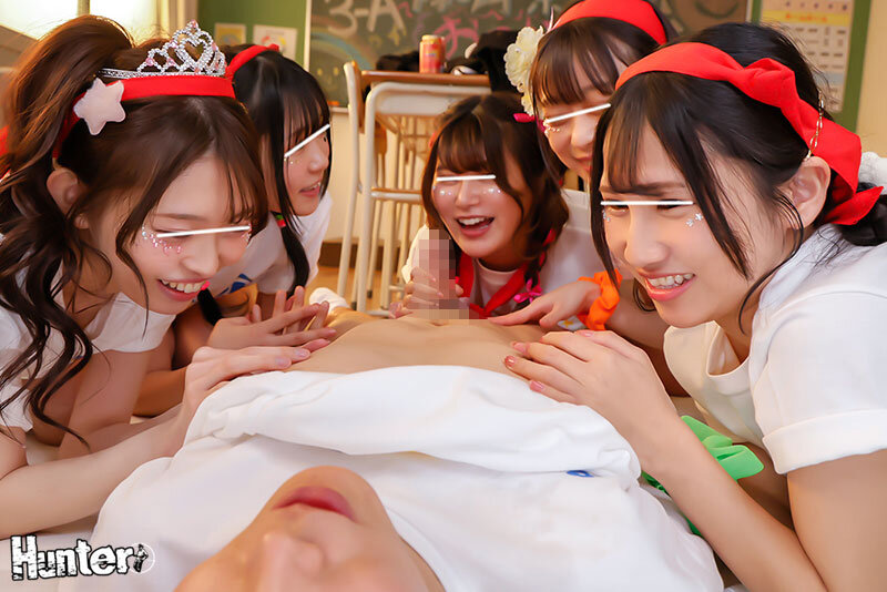 「体育祭のあとで開放的になったクラスのエロ可愛い一軍女子たちと青春ハーレム乱交！普段は絶対に交わることのない男女が浮かれ気分でコンドームも付けずに中出し放題！」のサンプル画像13枚目