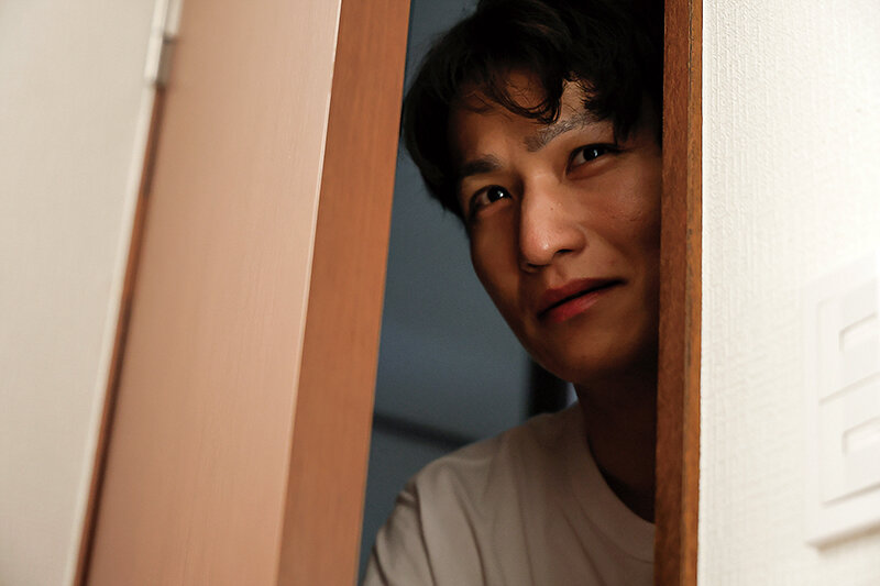 「吹石れな 巨乳熟女が中出し3Pで乱れる背徳プレイ|日焼け肌の義母が禁断の関係に溺れる」のサンプル画像8枚目