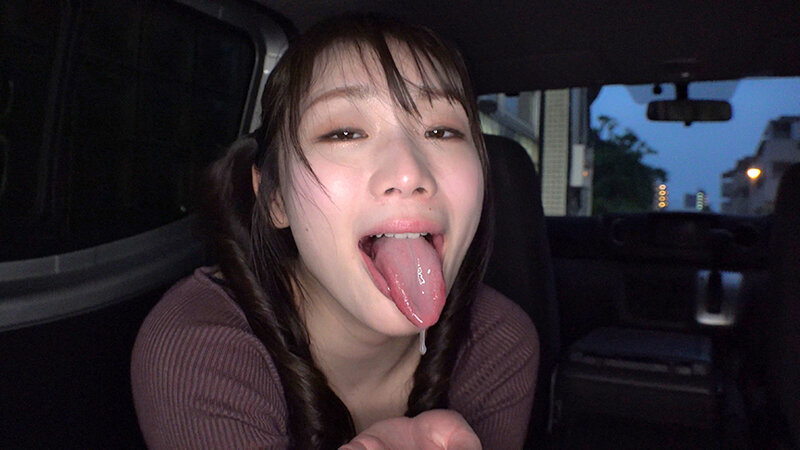 「スリルがあるほどエロくなる!?バレたらヤバイ素人娘の車内フェラチオ」のサンプル画像10枚目