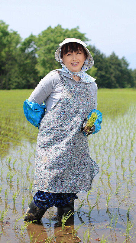 「【素人熟女】欲求不満な農家の巨乳人妻36人がクンニ・フェラ・中出しで絶頂8時間SP」のサンプル画像10枚目