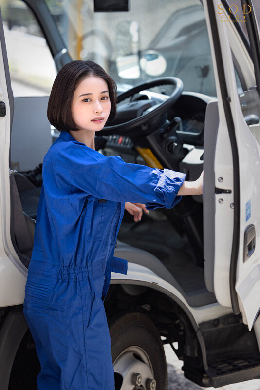 「配送中NTR 既婚ベテランドライバーの配送に付いて回るうち車中で襲われてしまった新婚人妻 MINAMO」のサンプル画像2枚目