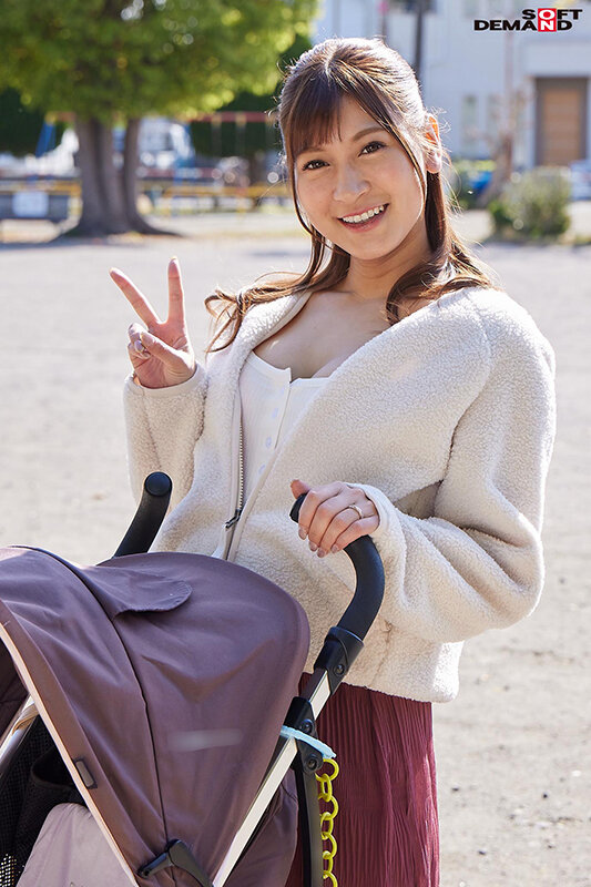 「マジックミラー号 巨乳ベビーカーママさん限定！「乳もみ検診」と称して産後で3倍敏感になったおっぱいを執拗なまでにこねくり回す！ ママ友の前で感じてしまったら最後、旦那以外のち○ぽで痙攣イキ」のサンプル画像8枚目