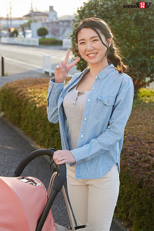 「マジックミラー号 巨乳ベビーカーママさん限定！「乳もみ検診」と称して産後で3倍敏感になったおっぱいを執拗なまでにこねくり回す！ ママ友の前で感じてしまったら最後、旦那以外のち○ぽで痙攣イキ」のサンプル画像9枚目
