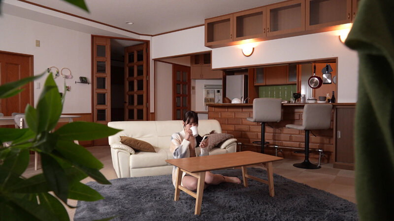 「依本しおり 人妻が激しく潮吹き中出しされる濃厚セックス動画【主婦・熟女】」のサムネイル