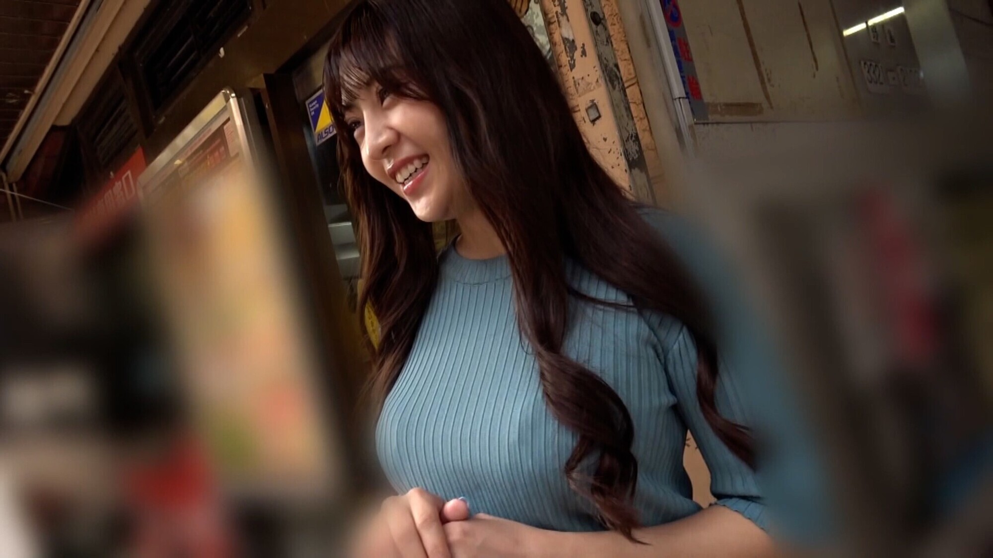「地元の商店街はナンパの穴場！平凡な生活に疲れた逸材熟女さんがめじろ押し！巨乳熟女とナンパ中出しSEX！」のサンプル画像1枚目