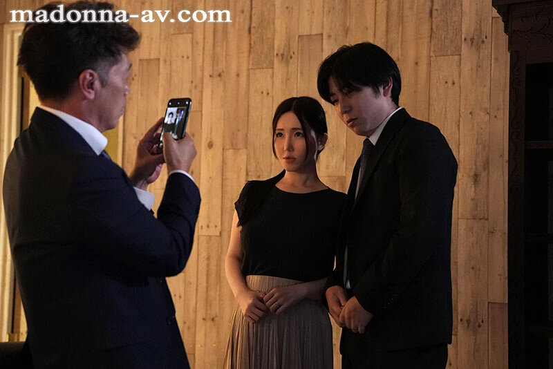 「ヌードモデルNTR 上司と羞恥に溺れた妻の衝撃的浮気映像 夏目玲香」のサンプル画像1枚目