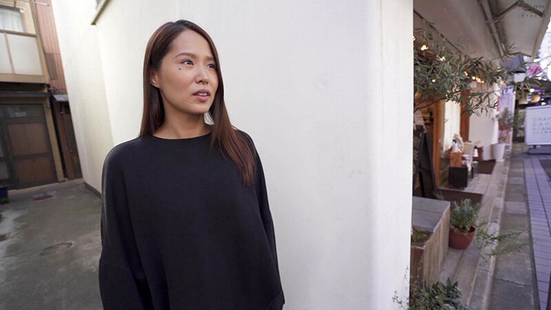 「汚れた人妻 商店街で口説かれ騙されハメられた人妻」のサンプル画像5枚目