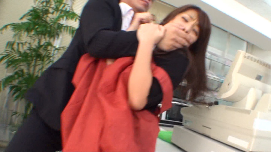 「過激！暴走！気が狂うまで●され続ける人妻たち30人8時間」のサンプル画像1枚目