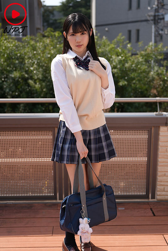 「平日の学校帰りに暇そうにしているJ●に声かけ 家に連れて帰ってコスプレさせて生中ハメ撮り バイトさぼってネ●フリ見ようと誘ったら、意外と食いついてきたからファーストタッチから性欲爆発イキ窒息 高身長スリム巨乳Hカップ 普通に地味だけど、性欲モンスター」のサンプル画像1枚目