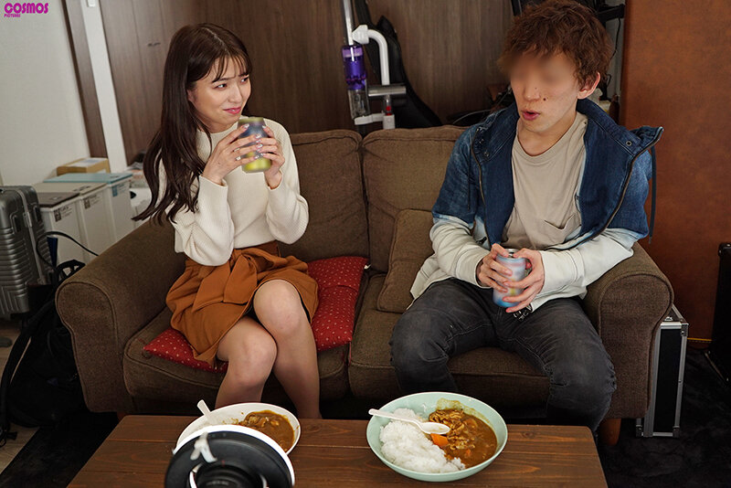 「素人妻が一般大学生の自宅にコンドーム1つ渡され一泊一度のゴム姦では満足できず宿泊中2度もガチ中出しを許してしまうグラインドする騎乗位がエッチな淫乱妻 すみれさん30歳」のサンプル画像3枚目