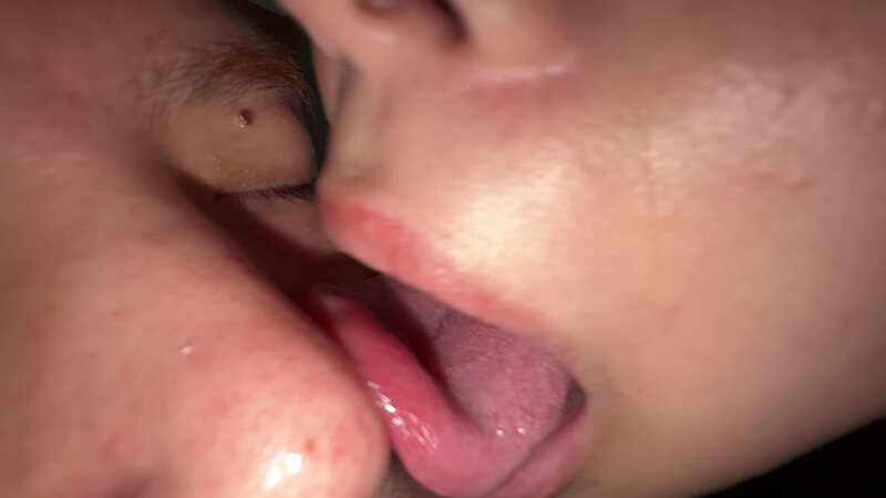 「【個人撮影】湊波流の唾液まみれの舌で鼻舐めマッサージ」のサンプル画像15枚目