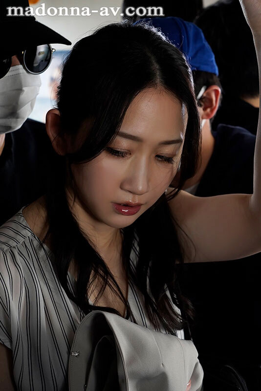 「女上司、出張先で恥辱に揺れる中出し電車痴● 水戸かな」のサンプル画像2枚目