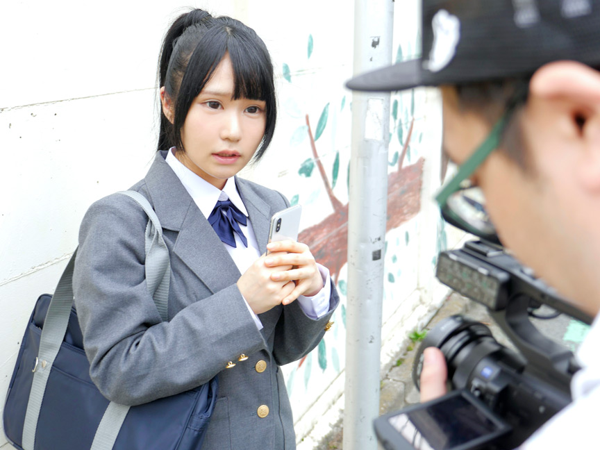 「●校帰りの女●●生が水着に着替えて参加！ヌルヌル泡泡ソープ体験」のサンプル画像1枚目