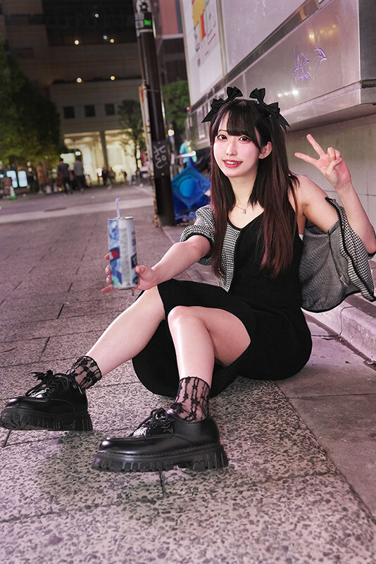 「酔い潰れ寝転びギャルをお持ち帰り！@歌舞伎町 イラマ・スパンキング・首絞め へべれけ5P やよい （メスガキ31） 三葉やよい」のサンプル画像1枚目