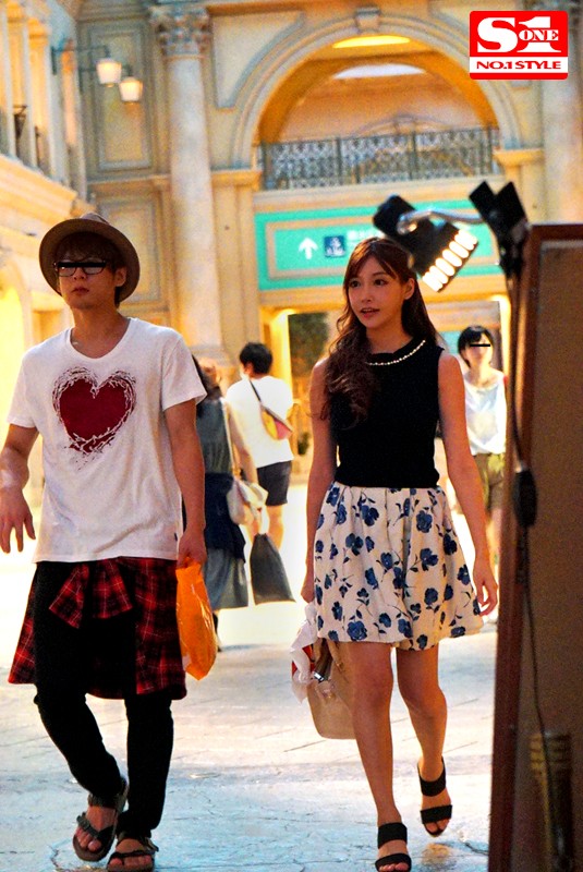 「盗撮リアルドキュメント!明日花キララがイケメンナンパ師に引っ掛かって、SEXまでしちゃった一部始終。」のサンプル画像3枚目