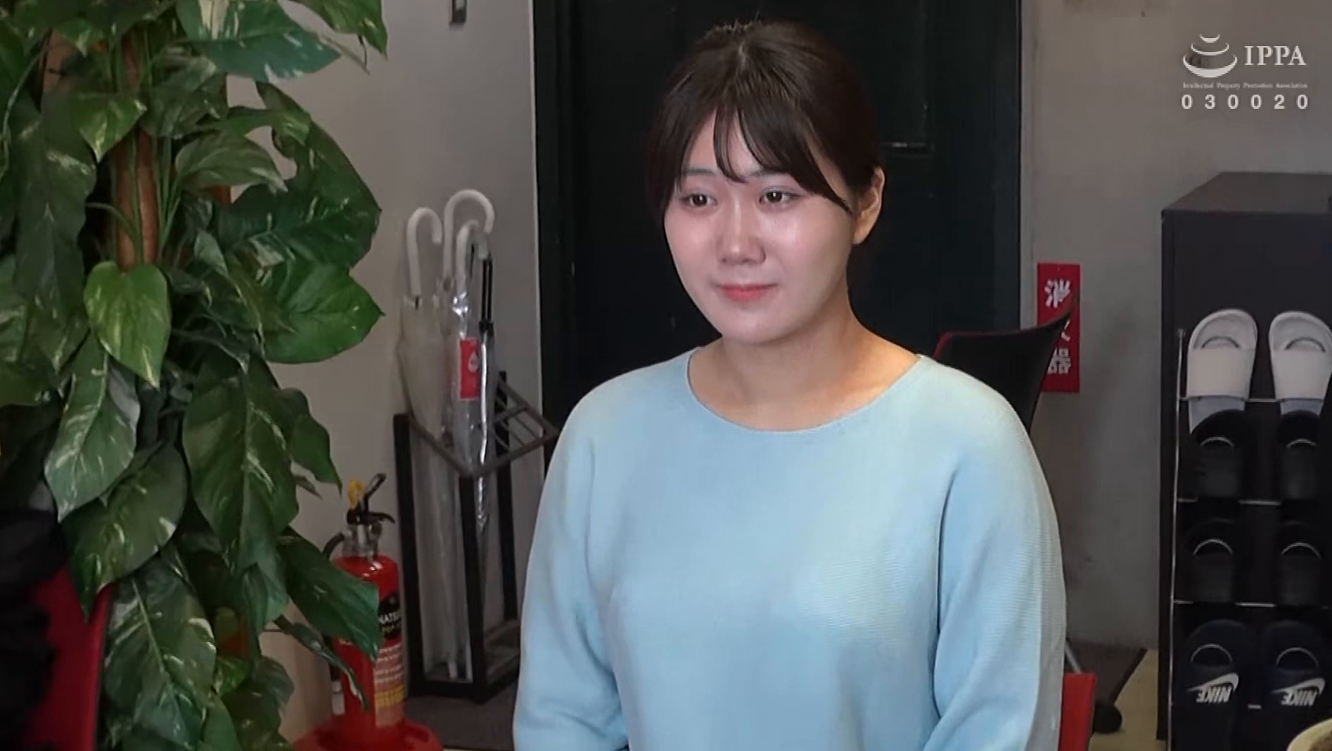 「アダルトメーカー凸撃 NTRカップル 押しかけAV撮影 009」のサンプル画像1枚目