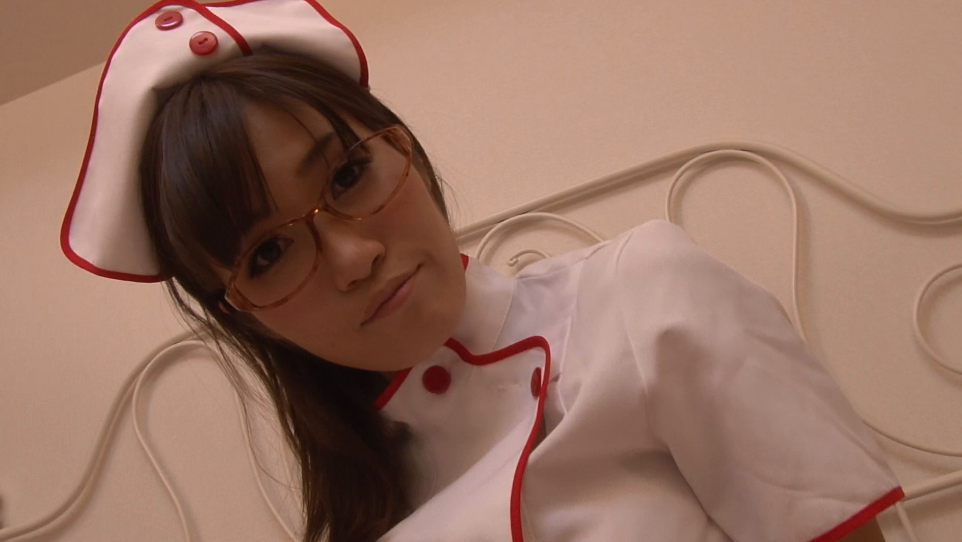 「こぼれ落ちそうなほどの爆乳!~極上Fカップを実装したアイドル級の美少女、ここに降臨! 渡部真弓」のサンプル画像1枚目