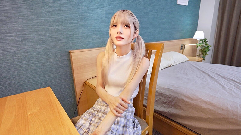「美澄玲衣のスレンダー美少女コスプレフェラ&中出し!微乳美女が激しいピストンで絶頂」のサムネイル