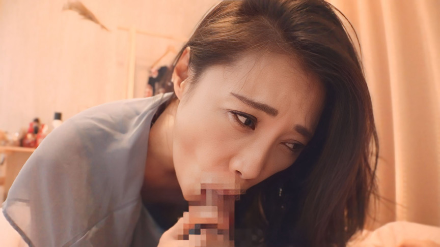 「美熟女口淫全集 大量精液を口内射精!! 羞恥フェラ20連発!!」のサンプル画像1枚目