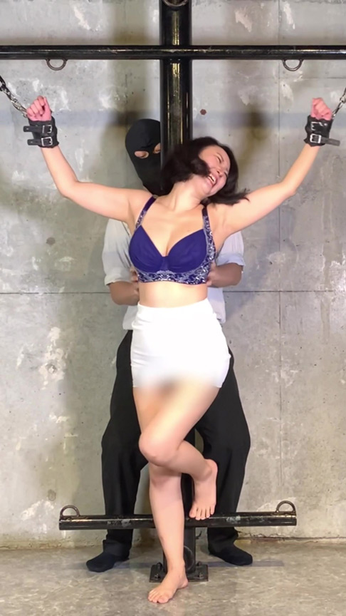 「海埜ほたるのくすぐりプレイ動画|TICKLE PRODUCTION THRILLで悶絶する姿が話題」のサンプル画像4枚目