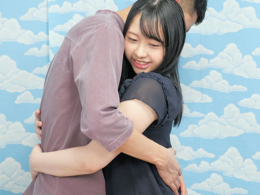 「新宿で見つけた心優しい働くお姉さん 童貞くんのオナニーのお手伝いのつもりがセックス練習ってことで素股していてヌルっと入って筆おろし！？」のサンプル画像3枚目