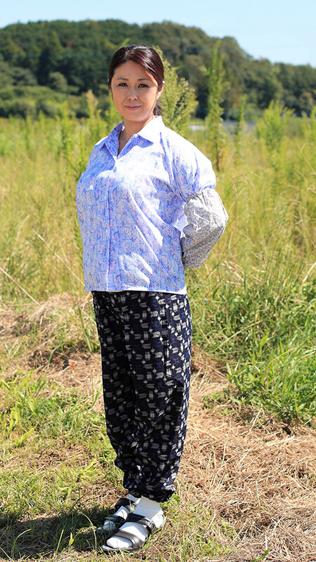 「密かに欲求不満を抱えながら悶々と暮らしている 一見真面目な地方のおばさん 12人4時間2」のサンプル画像5枚目