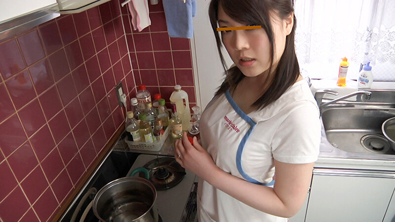 「【素人】自家製スカトロクッキング！脱糞＆食糞プレイで魅せる秘伝の調理映像」のサンプル画像1枚目