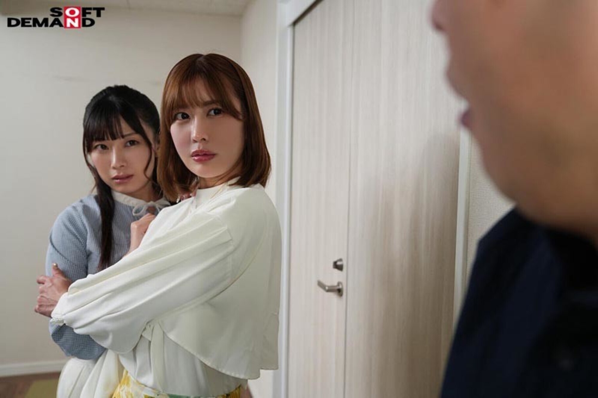 「市瀬あいり・夏川あゆみ・白石なぎさが巨乳女子アナに！ハーレム中出しで乱れる生放送」のサンプル画像4枚目