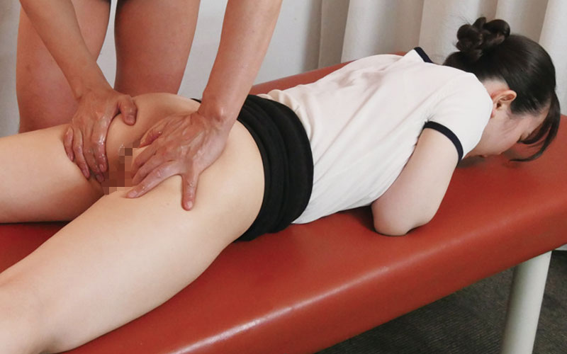 「【素人】椎木さつき・河北笑茉がメンズエステ研修で裏オプ指導!密着フェラ講習で吐息が交わる」のサンプル画像7枚目
