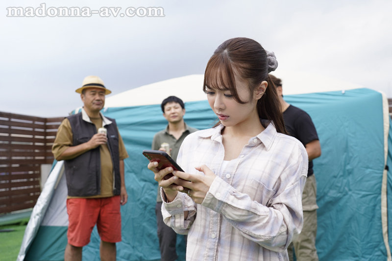 「町内キャンプNTR テントの中で何度も中出しされた妻の【閲覧注意】寝取られ映像 栗山莉緒」のサンプル画像2枚目