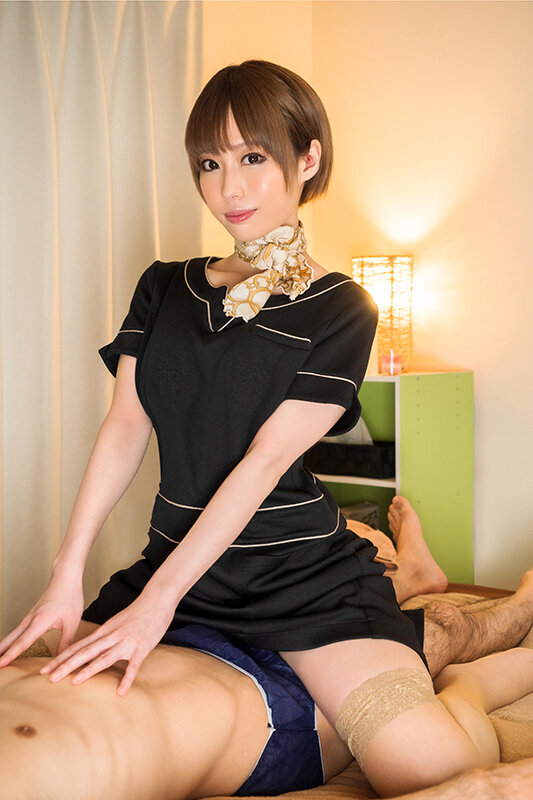 「出張マッサージのお姉さんは出会いが無くて欲求不満！男の身体を触りながらウズウズしているのでそそり勃つチ○ポを見せつけたら嬉しそうに咥えて来ました！ 川菜美鈴」のサンプル画像2枚目