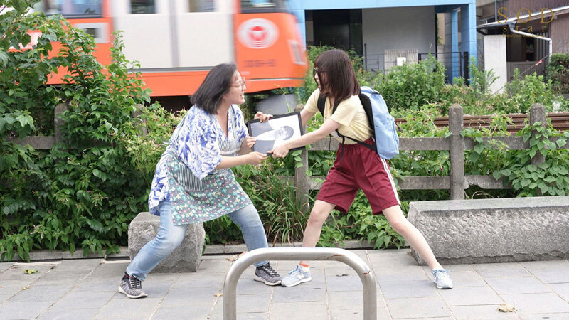 「アラサー喪女ニート2 母親と喧嘩して家出した従姉が自宅へ来て、自分よりクソニートだとレッテルを貼られた。 隠れ巨乳の従姉(27) 天宮花南」のサンプル画像3枚目