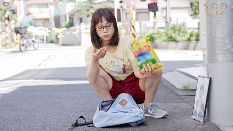 「アラサー喪女ニート2 母親と喧嘩して家出した従姉が自宅へ来て、自分よりクソニートだとレッテルを貼られた。 隠れ巨乳の従姉(27) 天宮花南」のサンプル画像4枚目