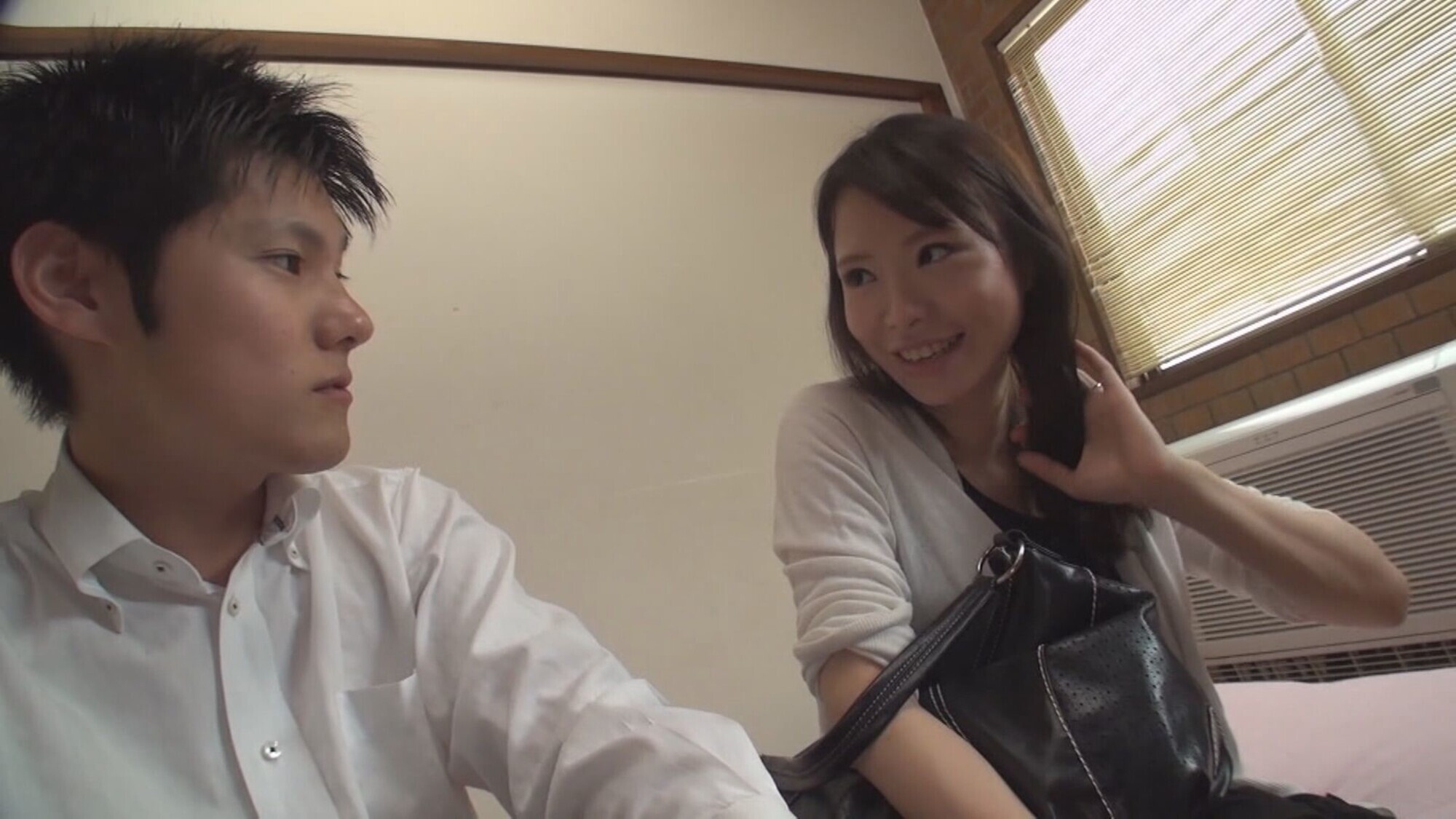 「なりゆきSEXでうっかり本気モード!夢中で快楽を貪るスレンダー美人妻」のサンプル画像1枚目