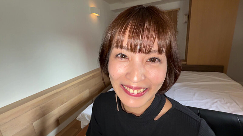 「【玉城夏帆】素人お姉さんをナンパ!舌ブラシで汚舌苔採取する個人撮影動画」のサンプル画像3枚目