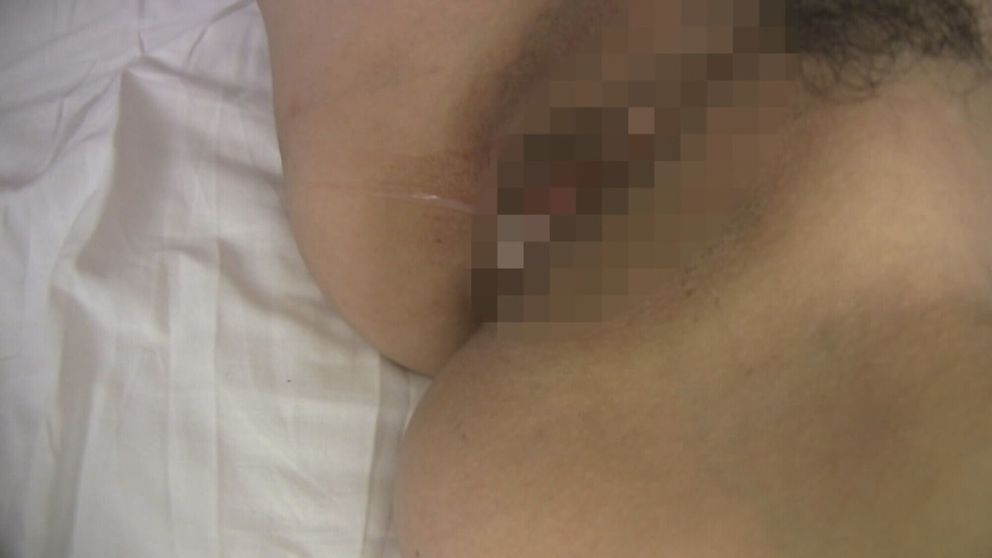 「アンケートにやってきたのにぐいぐい迫られ大興奮！欲求不満のセレブ熟女！」のサンプル画像10枚目