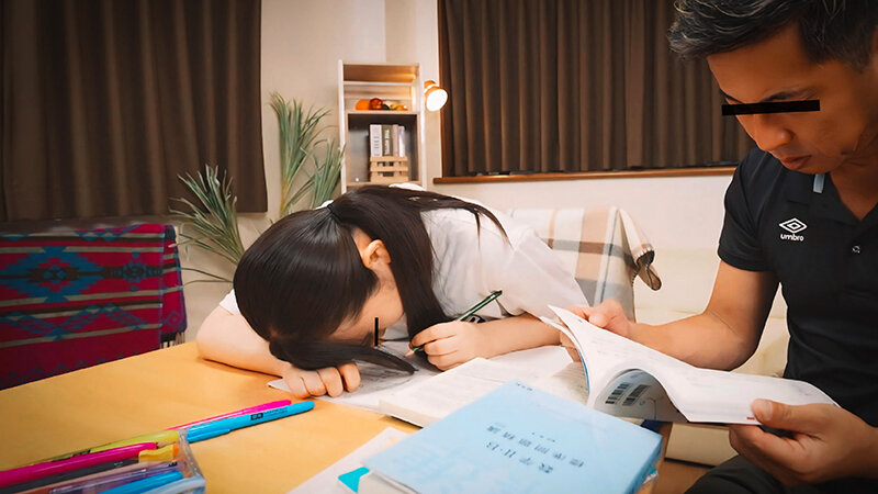 「「ごめんなさい。」家庭教師をしていた教え子の大事な入試の直前に…勉強疲れでスイミンしている彼女をヤっちゃいました。」のサンプル画像13枚目