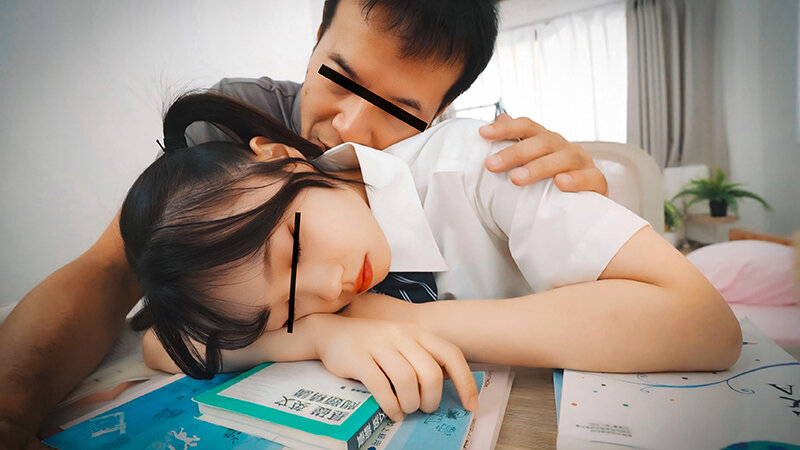 「「ごめんなさい。」家庭教師をしていた教え子の大事な入試の直前に…勉強疲れでスイミンしている彼女をヤっちゃいました。」のサンプル画像9枚目