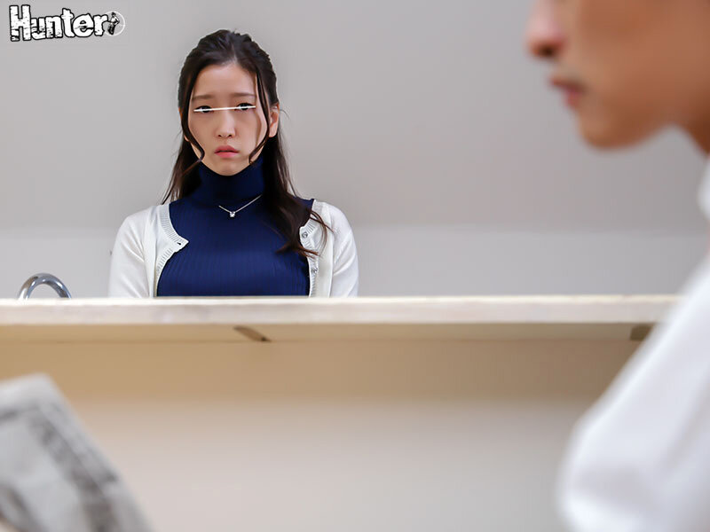 「罪悪感よりも背徳感に溺れた人妻「ちょっとウチで休憩していかない？」旦那の不在中、若い配達員の男を誘惑して情熱的な濃厚種付けセックスを楽しむ妖艶な人妻」のサンプル画像2枚目