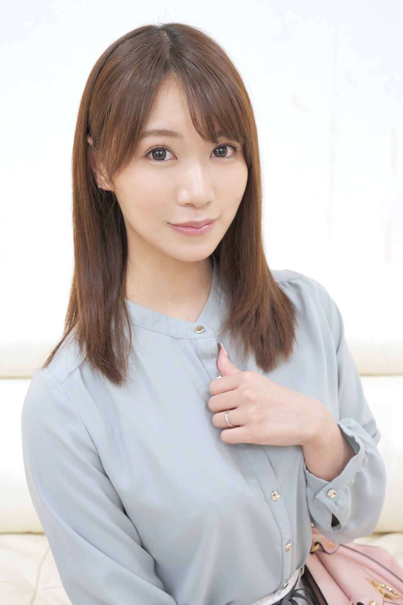 「素人奥様ナンパ 童貞君の包茎チ○ポむいて●ってあげてもらえませんか？ 久しぶりに見るギンギンチ○ポに発情！優しく筆おろしセックスしてくれました！ 蒼乃美月」のサンプル画像1枚目