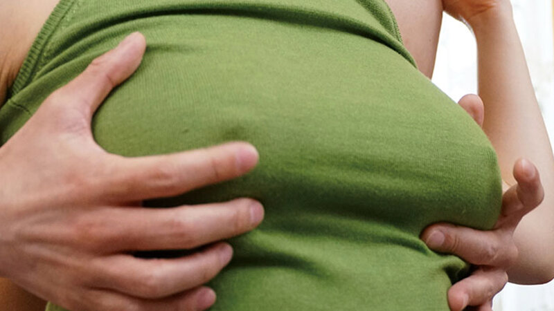 「乳首ポッチン！ぴったり密着！隣の奥さんの爆乳ノーブラニット 33人8時間」のサンプル画像6枚目