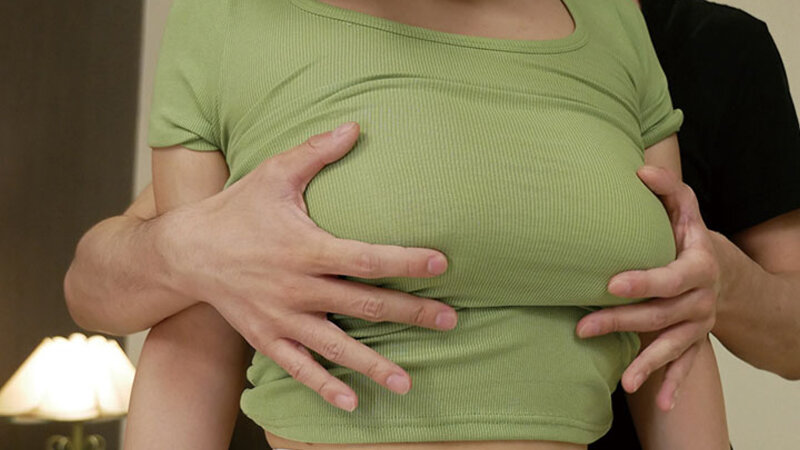 「乳首ポッチン！ぴったり密着！隣の奥さんの爆乳ノーブラニット 33人8時間」のサンプル画像8枚目