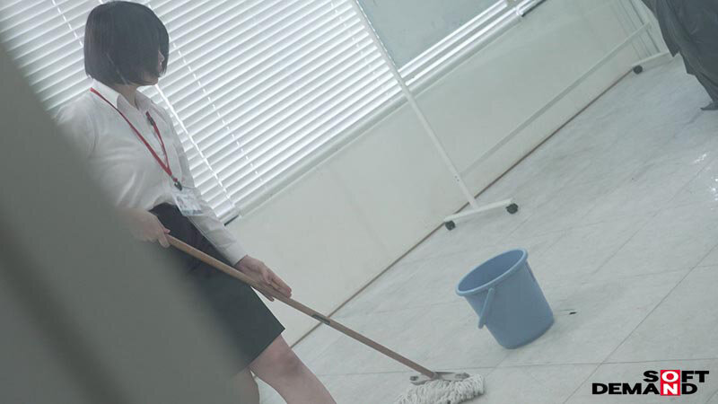 「『浣腸噴射15，000mlしたらどうなるのか？』SOD女子社員が真面目に始めは苦しい腸汁ダクダクアナルセックス＆AtoM実践研究した結果 浣腸した以上の超放出で休日SOD本社は腸汁まみれに…！SOD性科学ラボREPORT22 本村素子」のサンプル画像8枚目