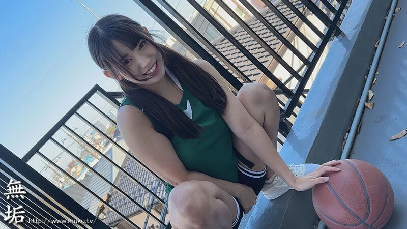 「【素人カップル】汗だく運動部美少女と放尿お漏らし中出しSEX!部活帰り即ハメBEST」のサンプル画像1枚目