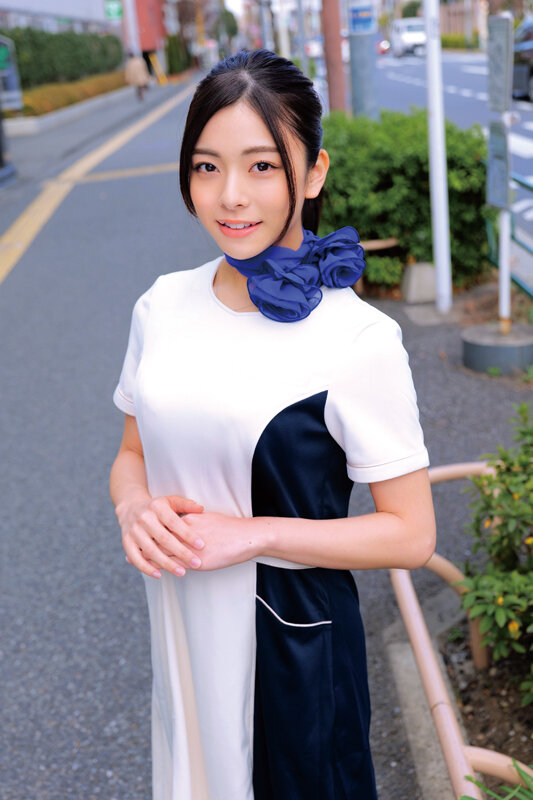 「高級美容サロン勤務の美人セラピストさんがお口だけでじゅぽんじゅっぽんバキュームノーハンドフェラ!?あずささんさくらさん」のサンプル画像1枚目