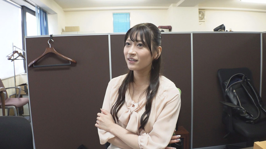 「藤井レイラ【セクシー女優】退職代行で上司に迫る！豊満ボディで依頼者を救う衝撃作」のサンプル画像1枚目