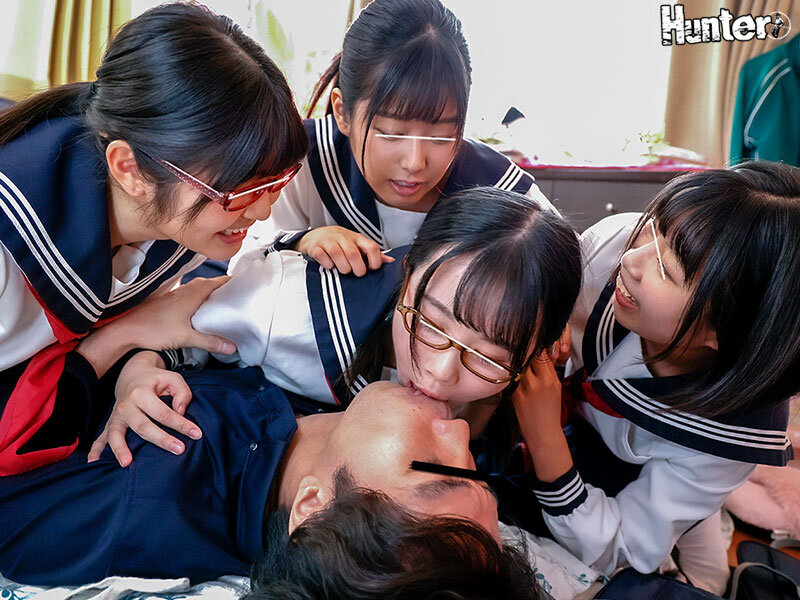 「小悪魔女子校生たちの騎乗位・バック・フェラ責め!中出し乱交BESTで13名の美少女が大暴走4時間」のサンプル画像2枚目