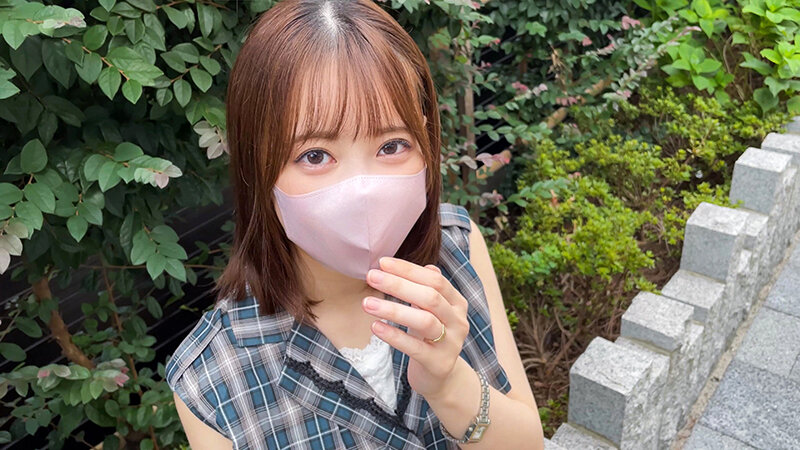 「【NTR興奮MAXスプラッシュ】めちゃかわPorn●uber人妻ちゃん25歳。イケメンのハードコアピストンでハメ潮イキ潮吹きまくり旦那公認寝取られハメ撮り【Hentai奥さま最高です！！】」のサンプル画像1枚目