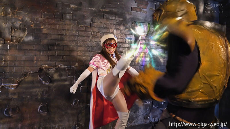 「有栖舞衣が魅せる女戦士コスプレ！美少女仮面オーロラの昭和レトロ風セクシー演技が話題」のサムネイル